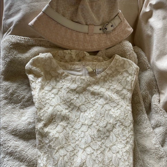 Coach cream color hat with white leather metal buckle belt. Size PS. - Picture 12 of 15